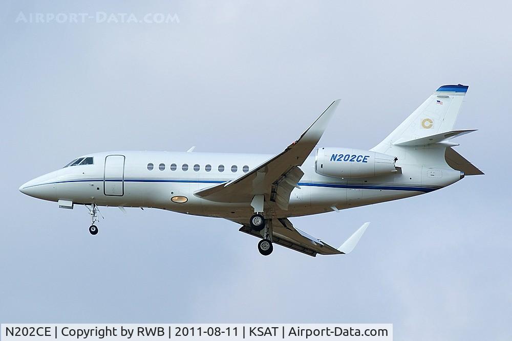 N202CE, 1996 Dassault Falcon 2000 C/N 22, Landing 12R
