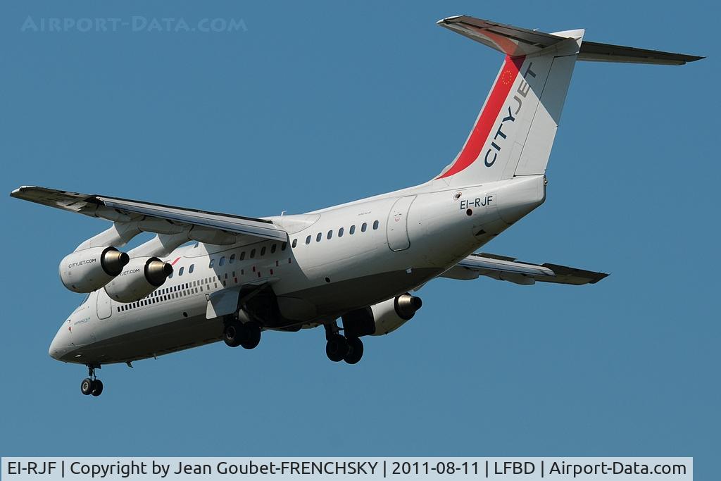EI-RJF, 1998 British Aerospace Avro 146-RJ85A C/N E2337, landing 29 from Séville
