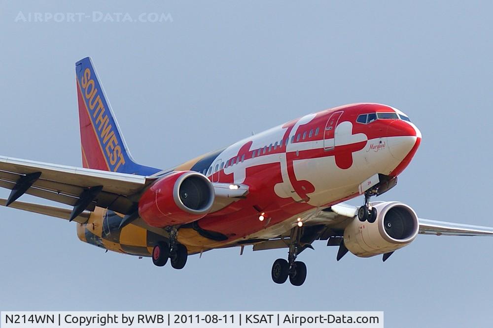 N214WN, 2005 Boeing 737-7H4 C/N 32486, Landing 12R, one of two state planes this morning.