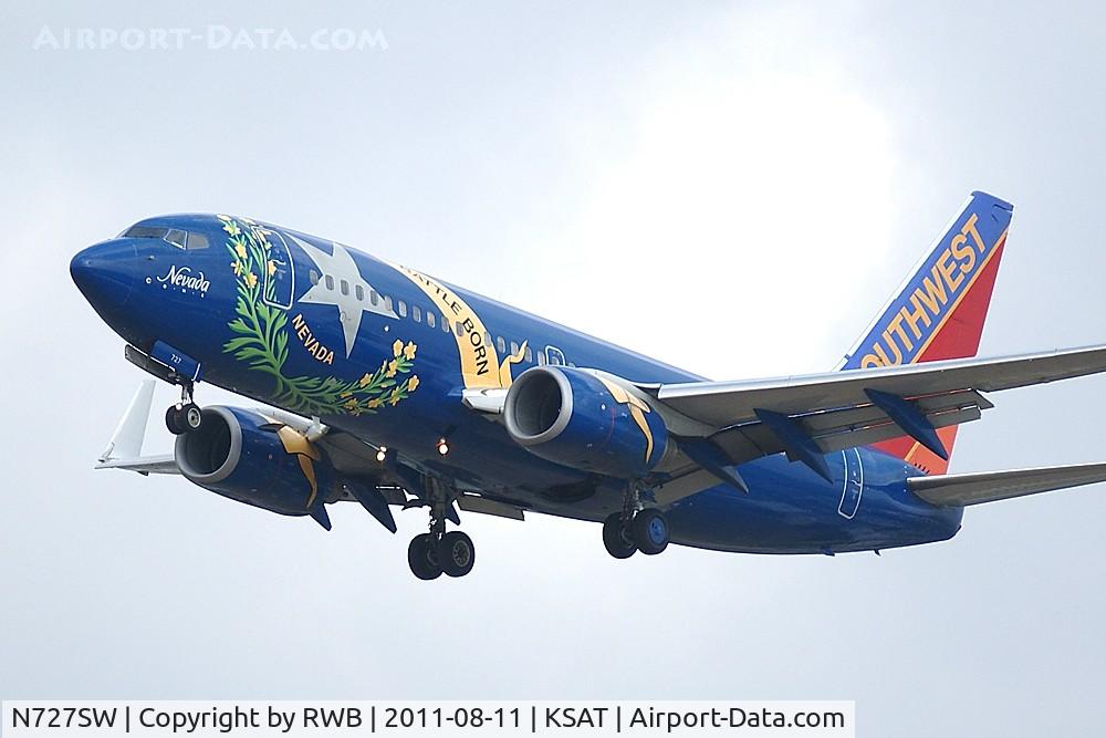 N727SW, 1999 Boeing 737-7H4 C/N 27859, Landing 12R, one of two state planes this morning.