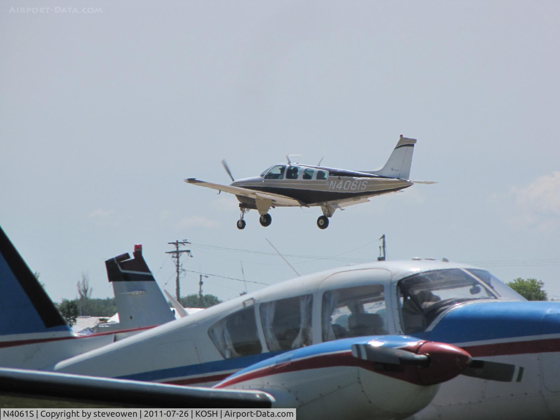 N4061S, 1974 Beech A36 Bonanza 36 C/N E-619, landing rwy 09 EAA 2011