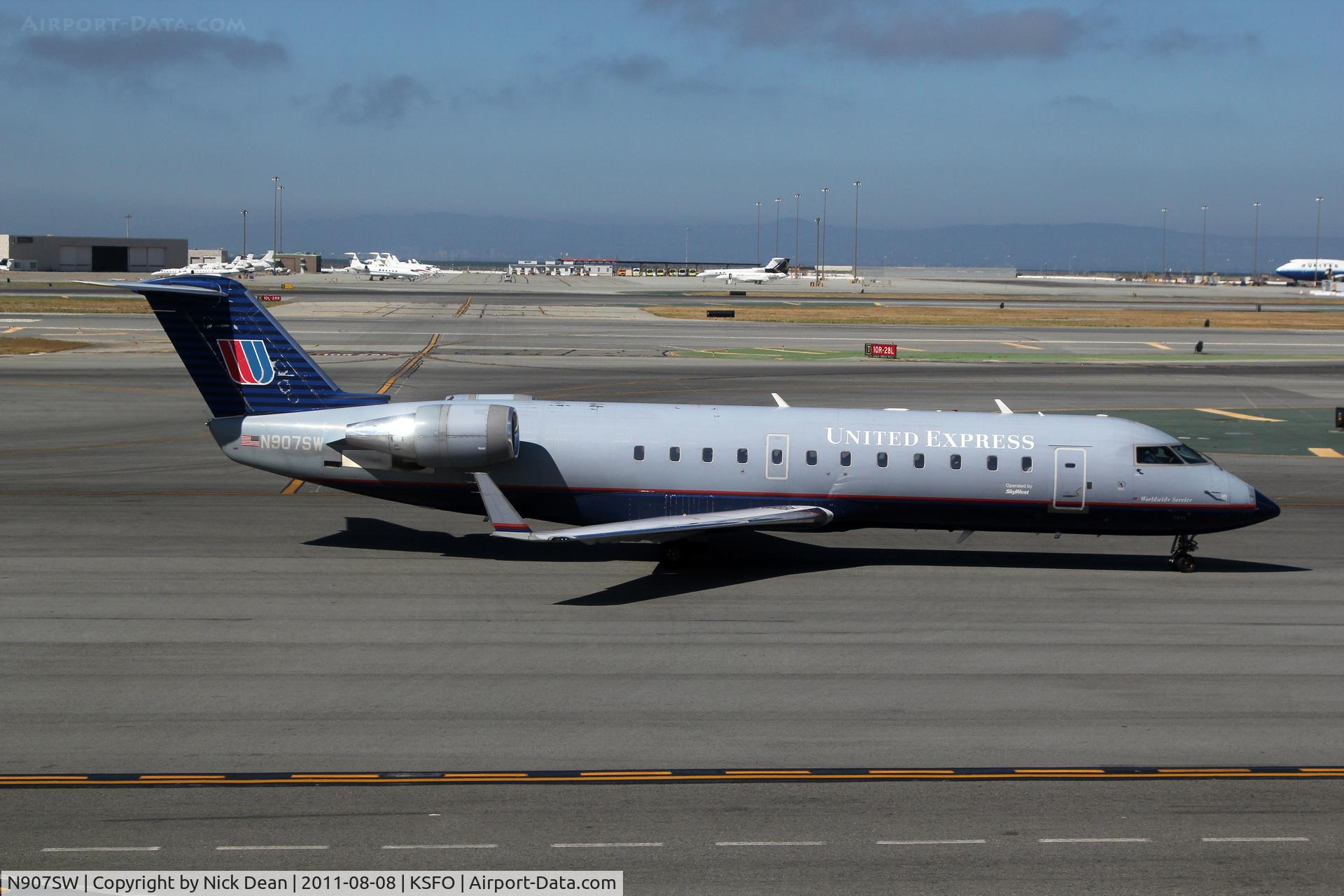 N907SW, 2001 Bombardier CRJ-200LR (CL-600-2B19) C/N 7511, KSFO/SFO