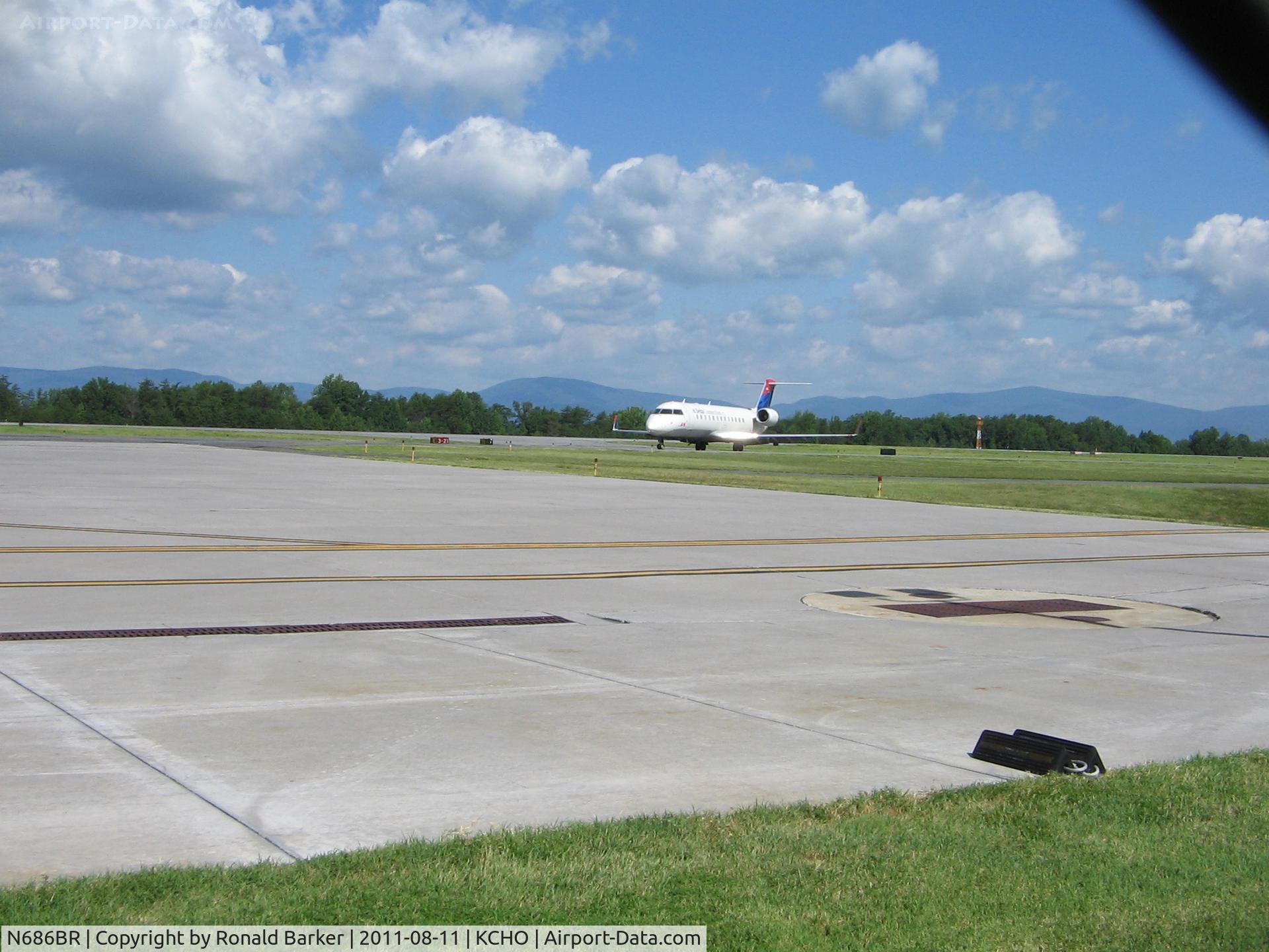 N686BR, 2003 Bombardier CRJ-200ER (CL-600-2B19) C/N 7715, CHO, VA