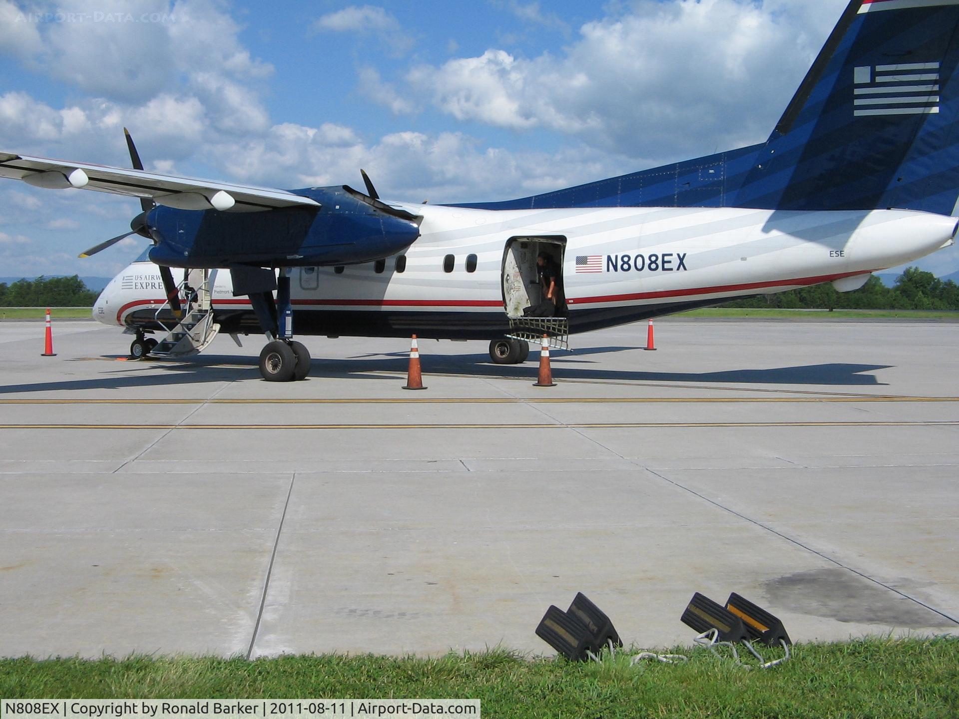 N808EX, 1991 Boeing DHC-8-102 C/N 299, CHO, VA