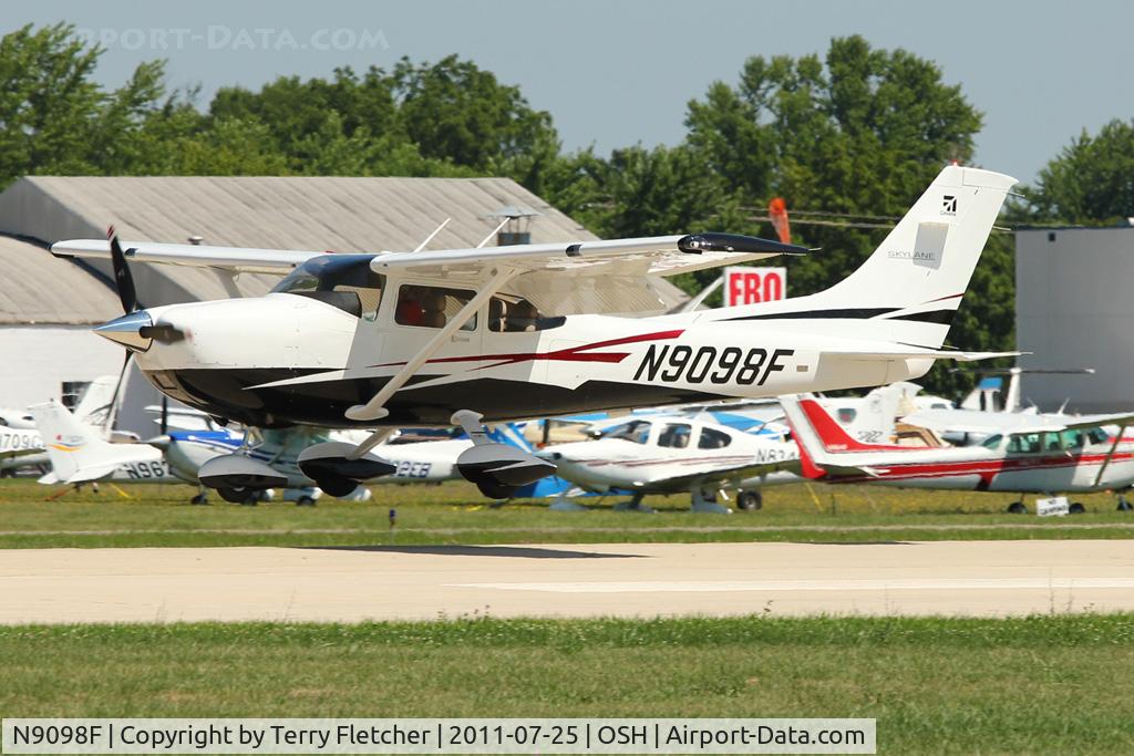 N9098F, Cessna 182T Skylane C/N 18282286, Cessna 182T, c/n: 18282286 at 2011 Oshkosh
