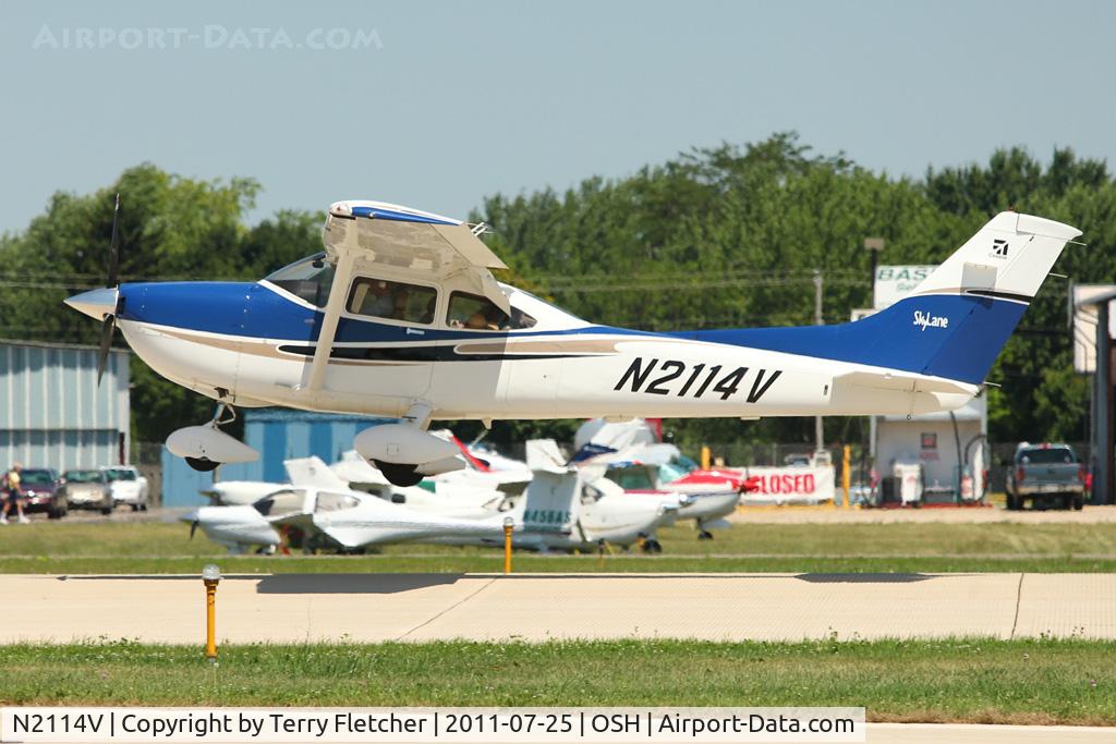 N2114V, 2004 Cessna 182T Skylane C/N 18281320, 2004 Cessna 182T, c/n: 18281320 at 2011 Oshkosh