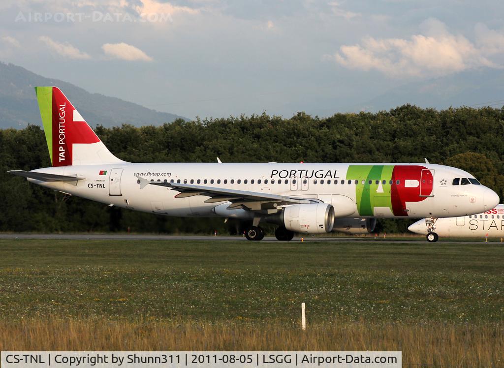 CS-TNL, 2000 Airbus A320-214 C/N 1231, Landing rwy 23