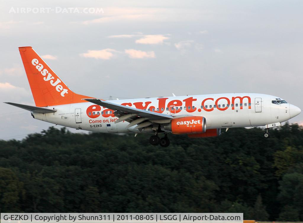 G-EZKD, 2004 Boeing 737-73V C/N 32425, Landing rwy 23