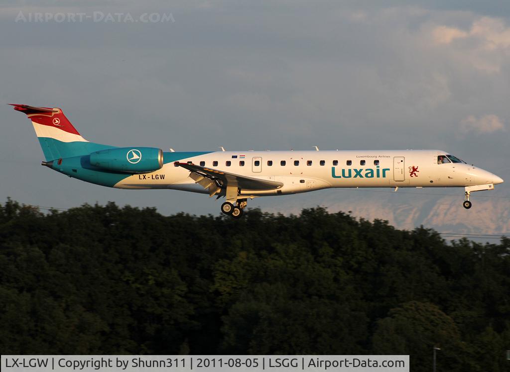 LX-LGW, 1999 Embraer EMB-145LU (ERJ-145LU) C/N 145135, Landing rwy 23
