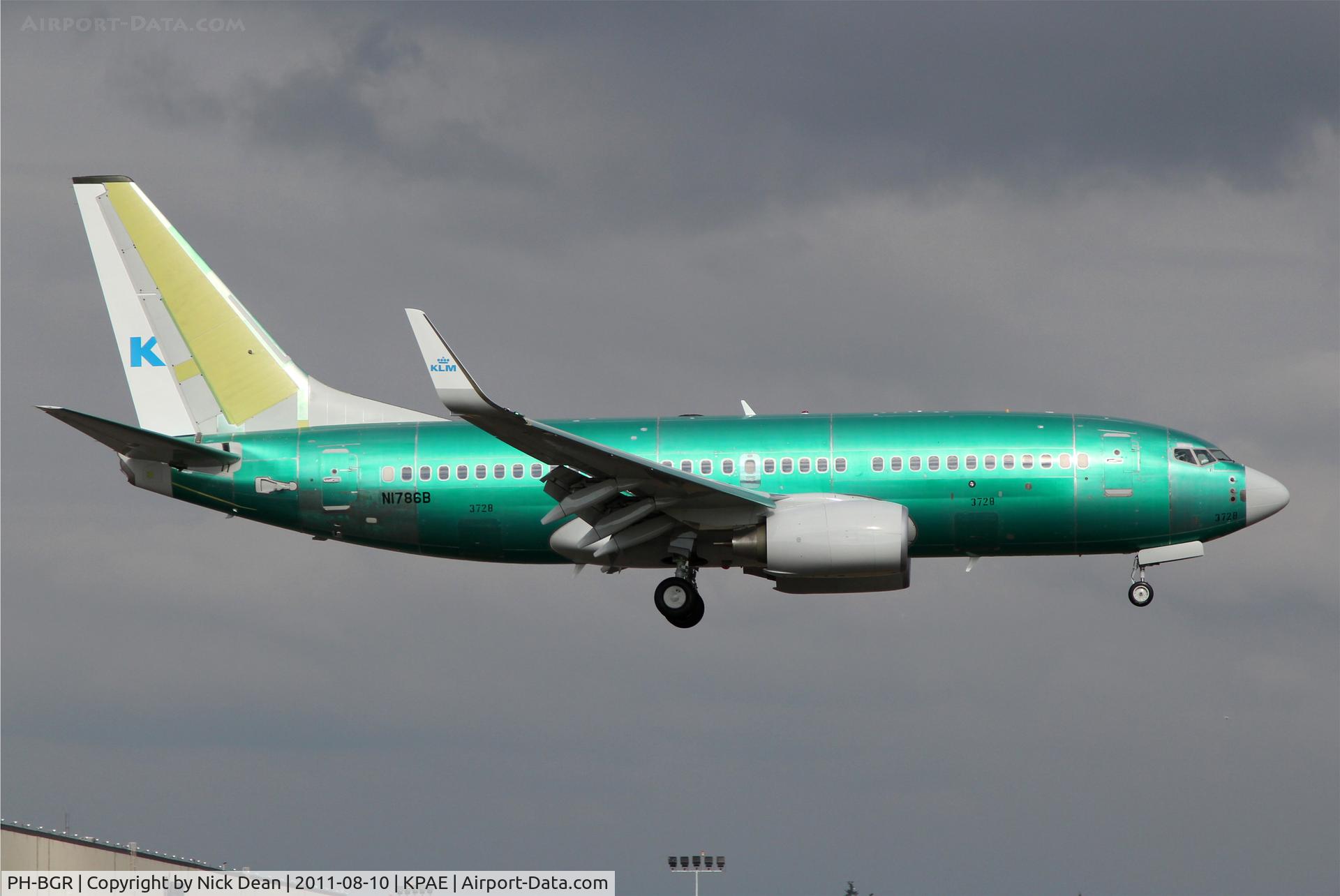 PH-BGR, 2011 Boeing 737-7K2 C/N 39446, KPAE/PAE Boeing 775 short final for 16R during first flight.