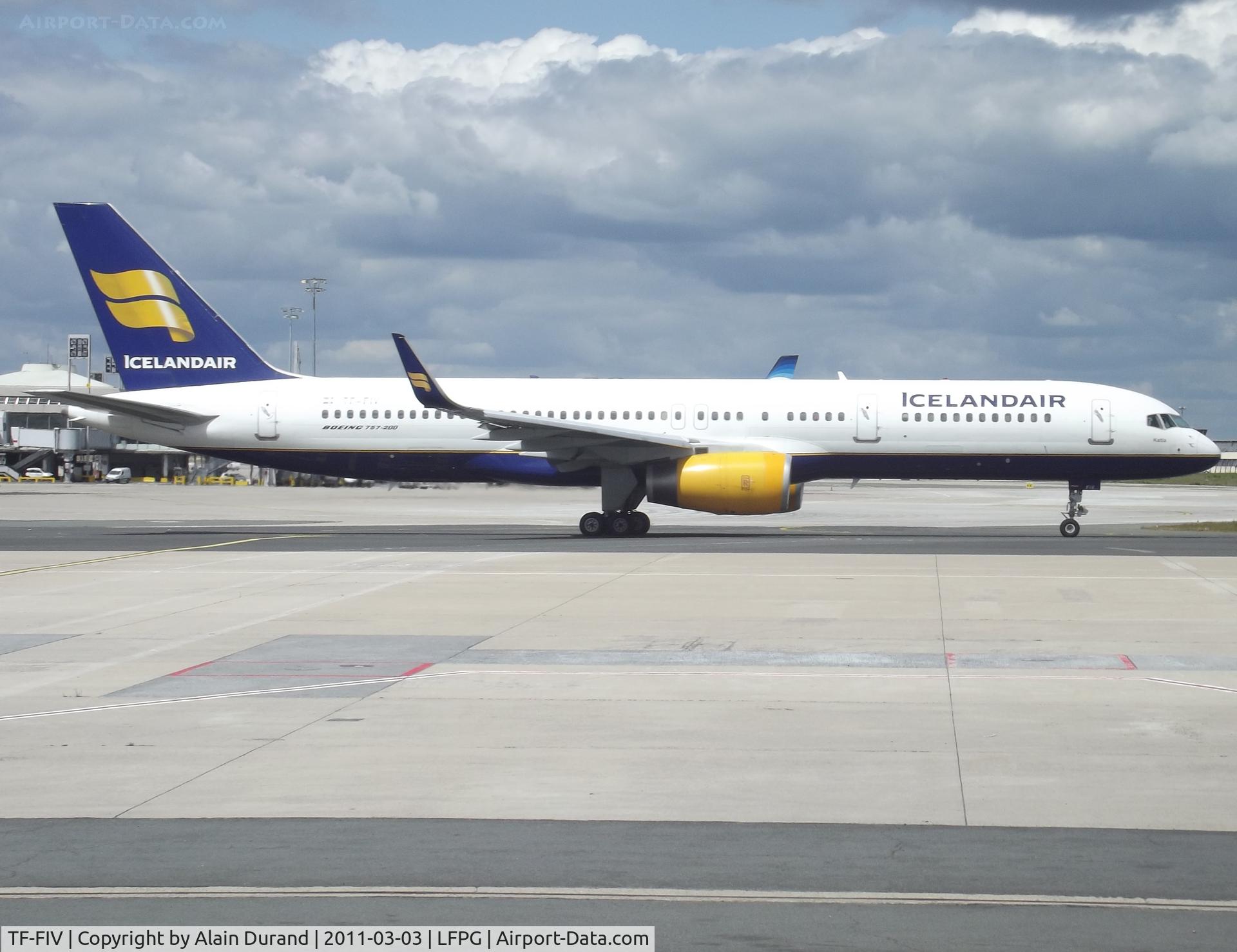 TF-FIV, 2001 Boeing 757-208 C/N 30424, as with the overwhelming majority of passenger configurated Seven-Fives in Icelandair fleets, # 956 can accomodate 22 guests in Saga business class and 167 fellow travellers in economy
