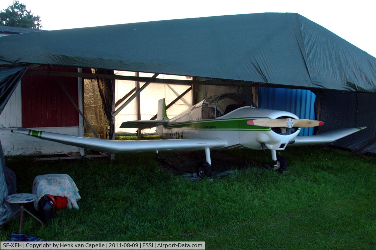 SE-XEH, 1988 Jodel D-113-3 C/N 64-010, Jodel parked in a make-shift hangar (tent) on the airfield of Visingsö island in the Vättern lake, Sweden.