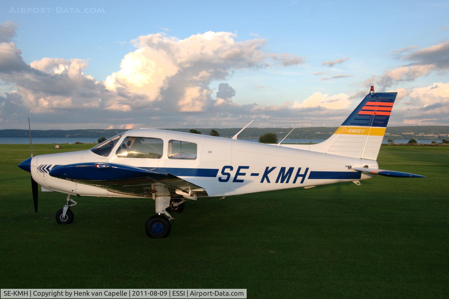 SE-KMH, 1989 Piper PA-28-161 C/N 2841277, Piper Cadet of Linköpings Flygklubb parked on the airfield of Visingsö island in the Vättern lake.