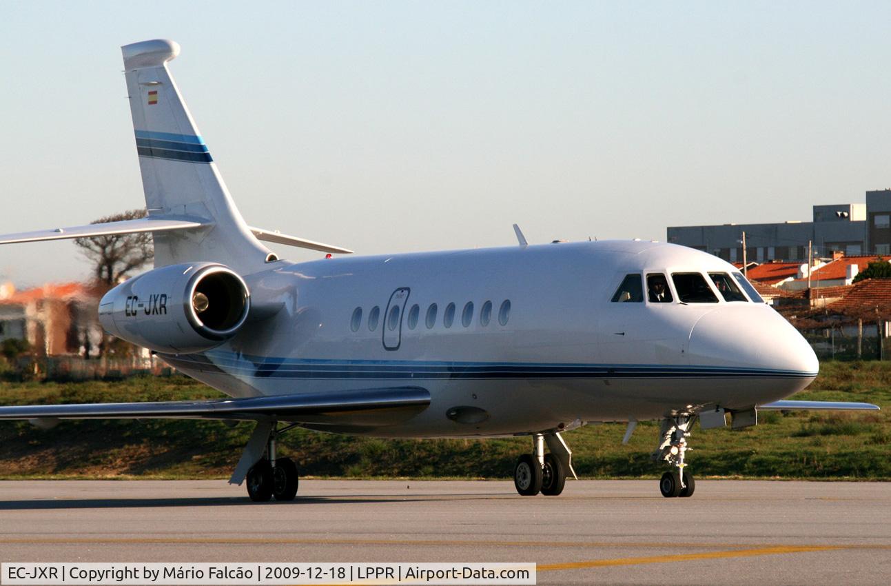 EC-JXR, 1997 Dassault Falcon 2000 C/N 55, Arriving at PORTO  airport.