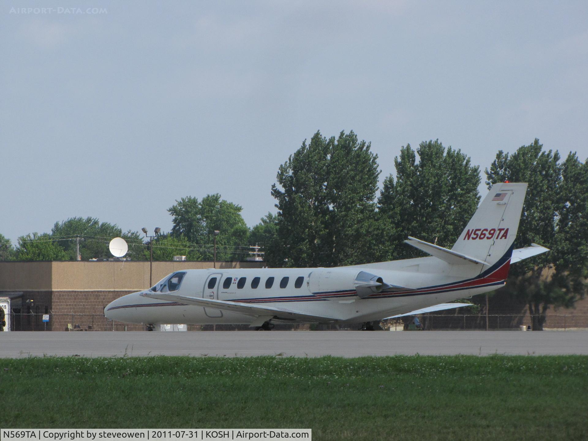 N569TA, 1989 Cessna 560 Citation V C/N 560-0006, Taxing back home after EAA2011.This A/C is based at Oshkosh