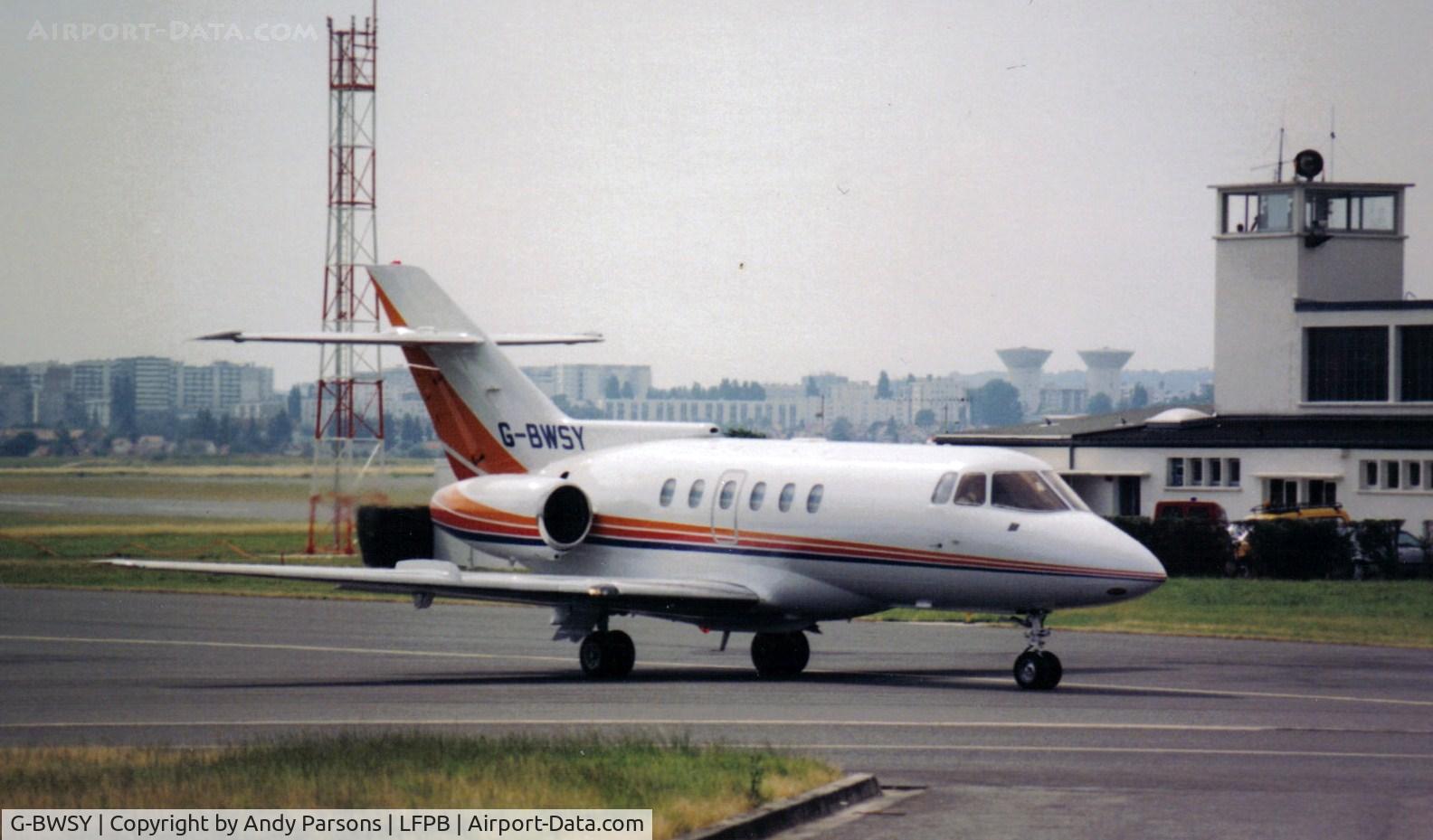 G-BWSY, 1991 British Aerospace BAe.125-800B C/N 258201, Departing Le Bourget