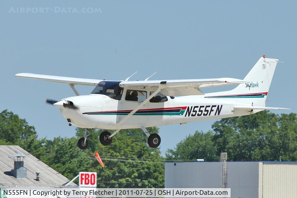 N555FN, 2001 Cessna 172R C/N 17280999, 2001 Cessna 172R, c/n: 17280999 at 2011 Oshkosh