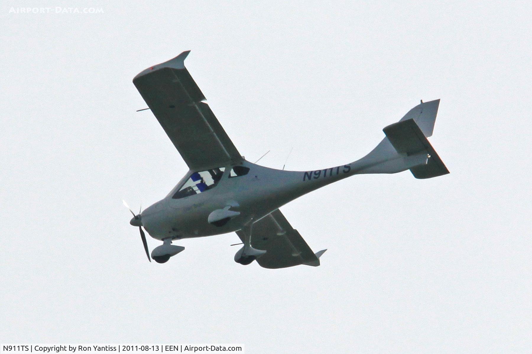 N911TS, Flight Design CTLS C/N F-11-02-05, On final approach to runway 02, Dillant-Hopkins Airport, Keene, NH