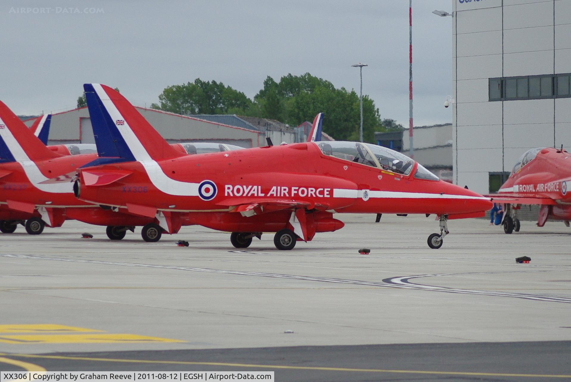 XX306, 1980 Hawker Siddeley Hawk T.1A C/N 141/312131, Departing for a display.