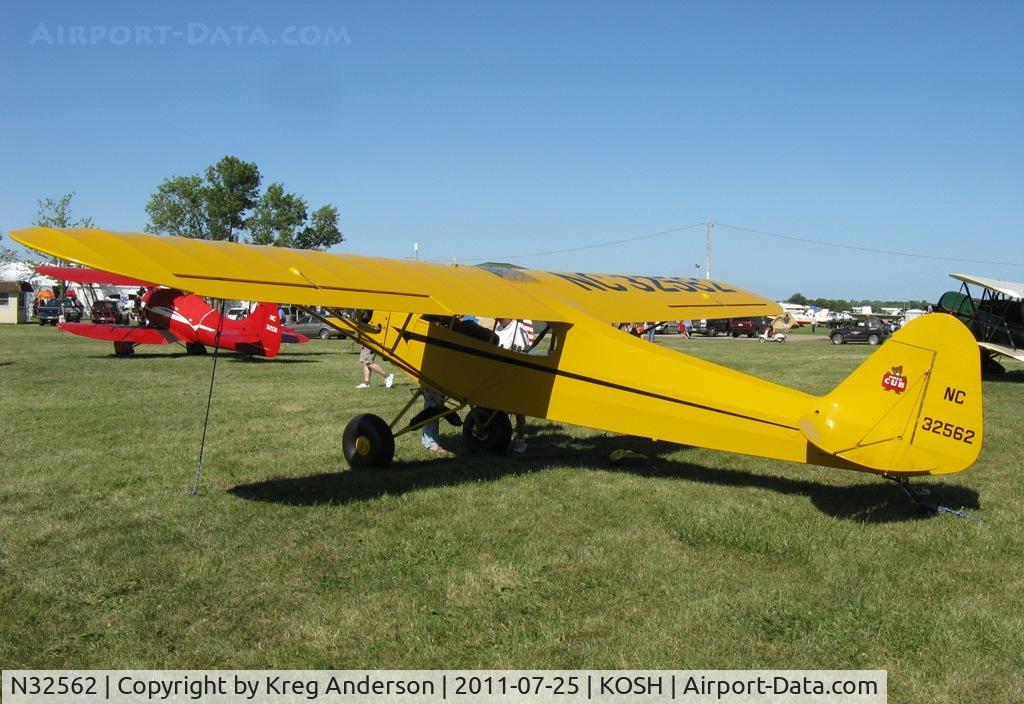 N32562, 1940 Piper J3C-65 Cub C/N 5457, EAA AirVenture 2011