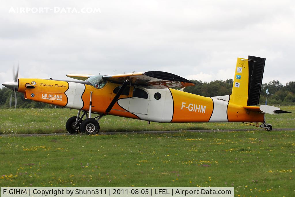 F-GIHM, Pilatus PC-6/B1-H2 Turbo Porter C/N 581, Taxiing for a new paratrooping flight...
