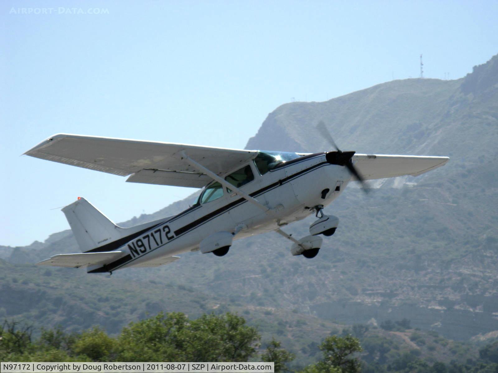 N97172, 1984 Cessna 172P C/N 17276162, 1984 Cessna 172P SKYHAWK II, Lycoming O-320-D2J 160 Hp, takeoff climb Rwy 22