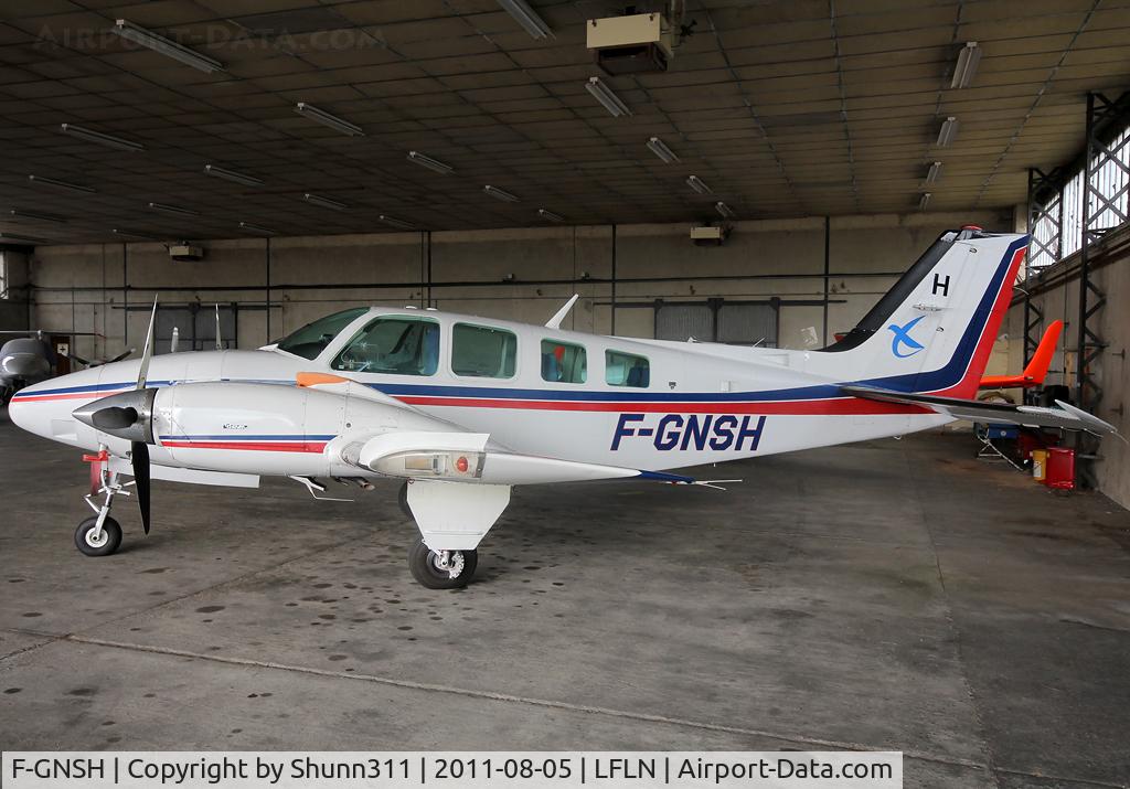 F-GNSH, Beech 58 Baron C/N TH-1736, Hangared...