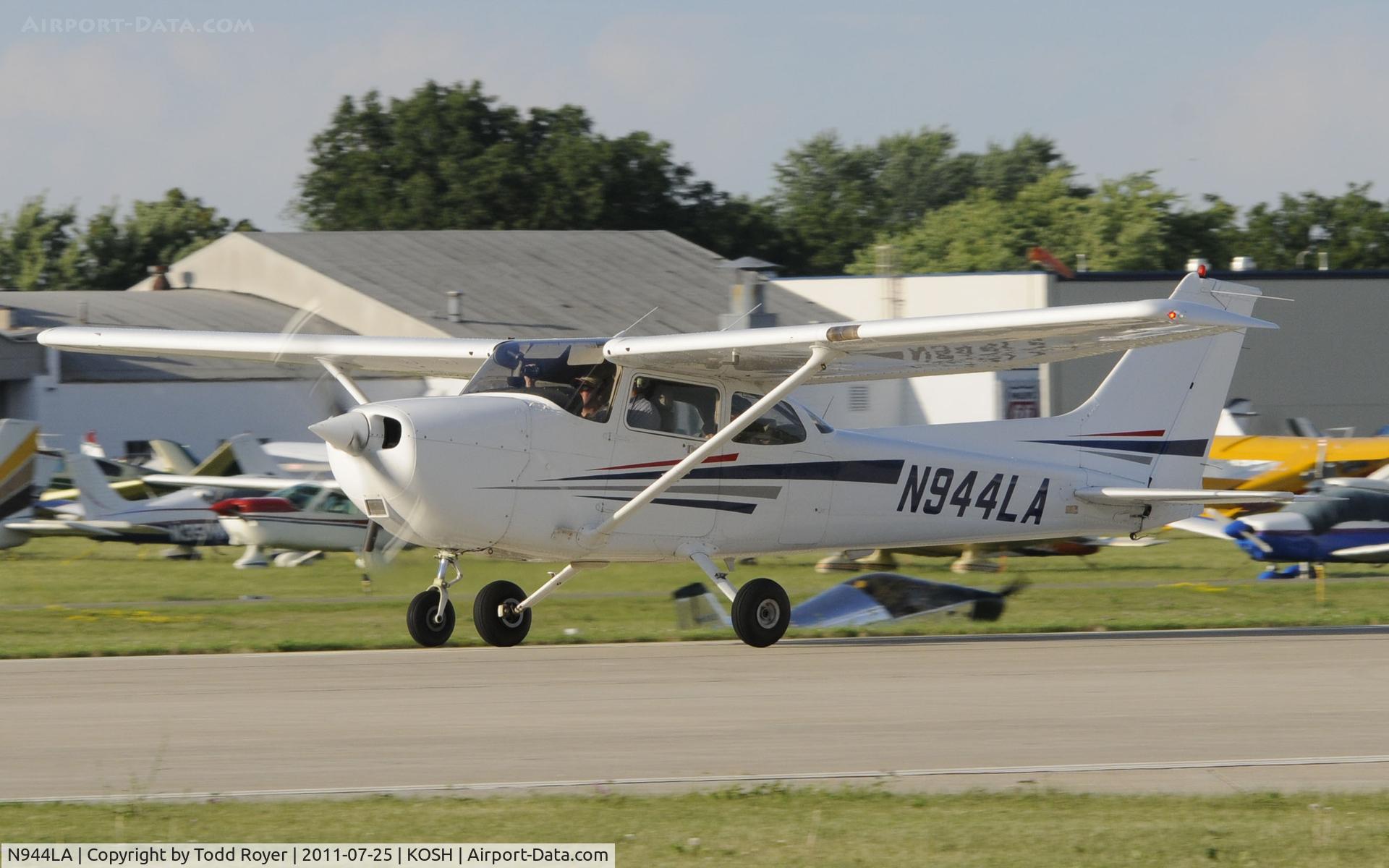 N944LA, 1998 Cessna 172R C/N 17280659, AIRVENTURE 2011