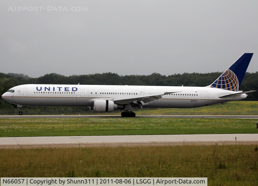 N66057, 2002 Boeing 767-424/ER C/N 29452, Landing rwy 23 with United titles...