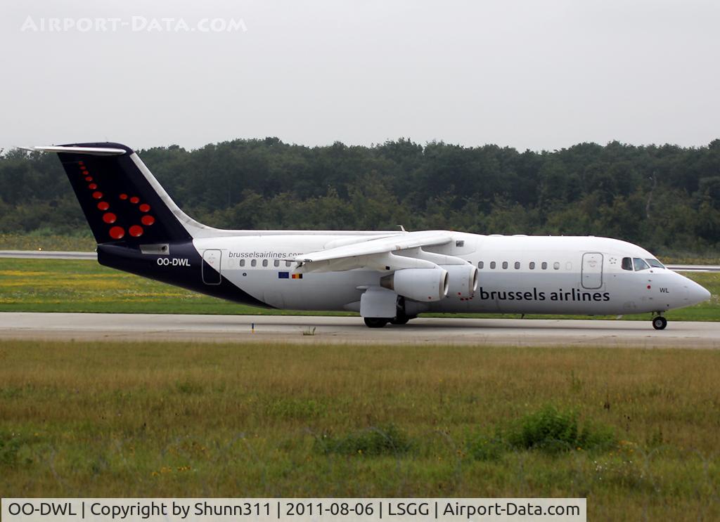 OO-DWL, 1999 British Aerospace Avro 146-RJ100 C/N E3361, Taxiing holding point rwy 23 for departure...