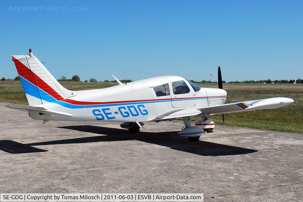 SE-GDG, Piper PA-28-140 Cherokee F C/N 28-7325205, 