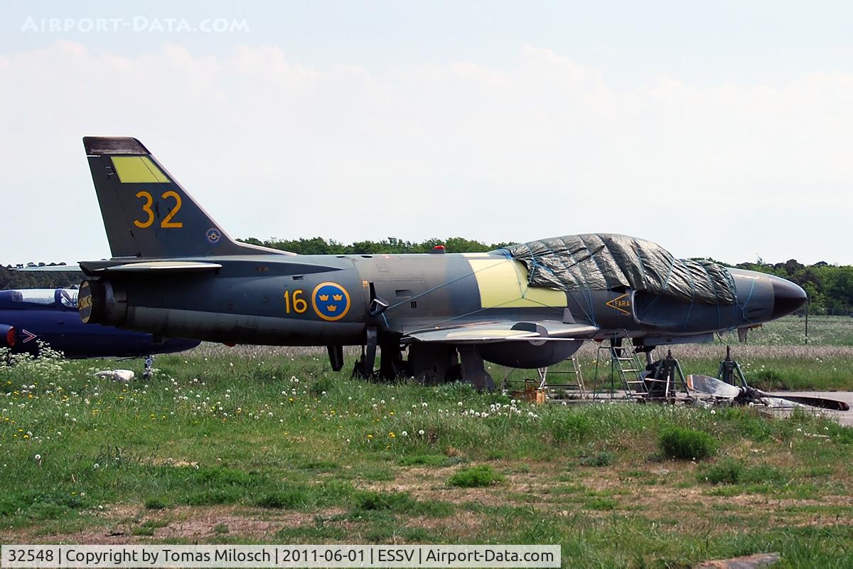 32548, Saab J32D Lansen C/N 32-548, Displayed at the former air museum Visby