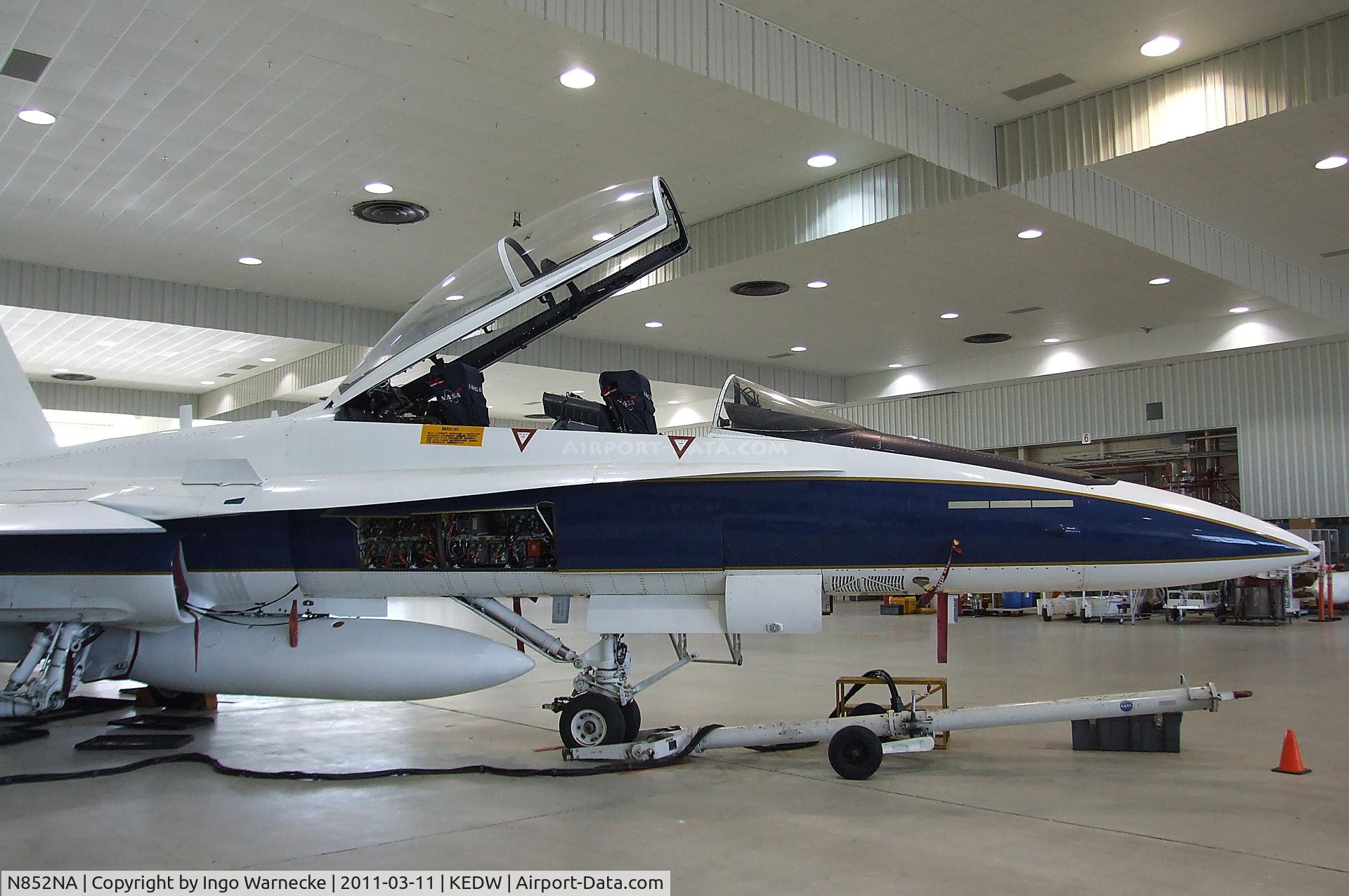 N852NA, McDonnell Douglas F/A-18B Hornet C/N 161217, McDonnell Douglas F/A-18B Hornet at the NASA Dryden Flight Research Center, Edwards AFB, CA