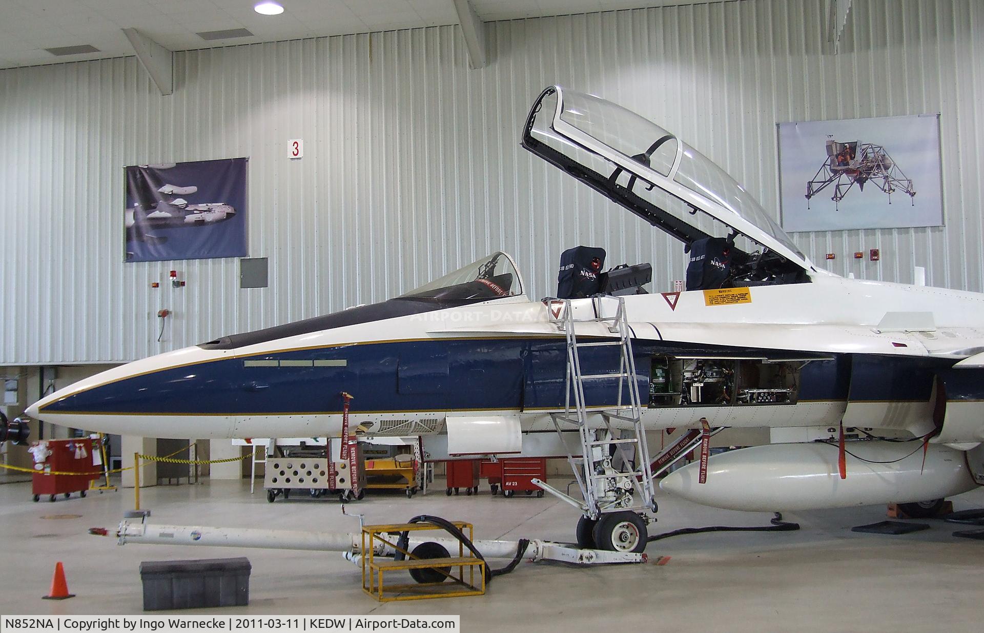 N852NA, McDonnell Douglas F/A-18B Hornet C/N 161217, McDonnell Douglas F/A-18B Hornet of NASA at the NASA Dryden Flight Research Center, Edwards AFB, CA