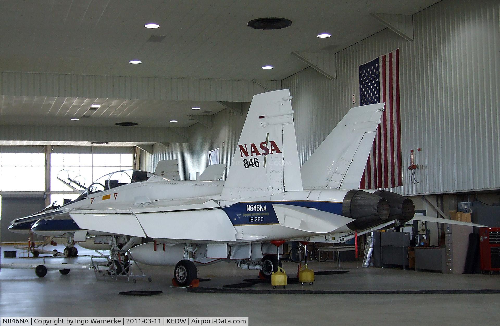 N846NA, McDonnell Douglas F/A-18B Hornet C/N 23, McDonnell Douglas F/A-18B Hornet of NASA at the NASA Dryden Flight Research Center, Edwards AFB, CA