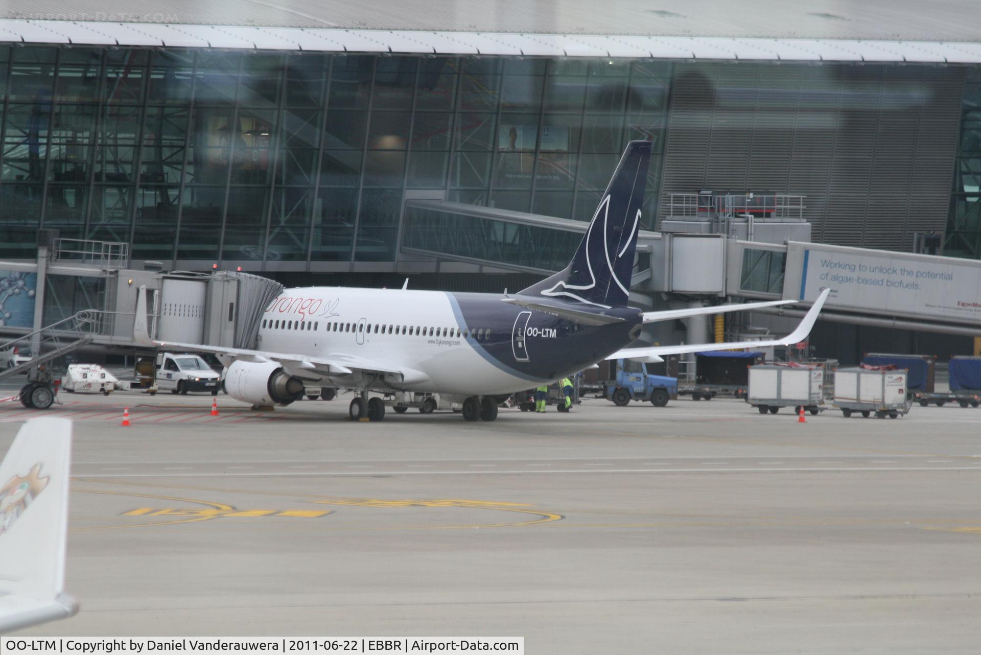 OO-LTM, 1991 Boeing 737-3M8 C/N 25070, At the gate