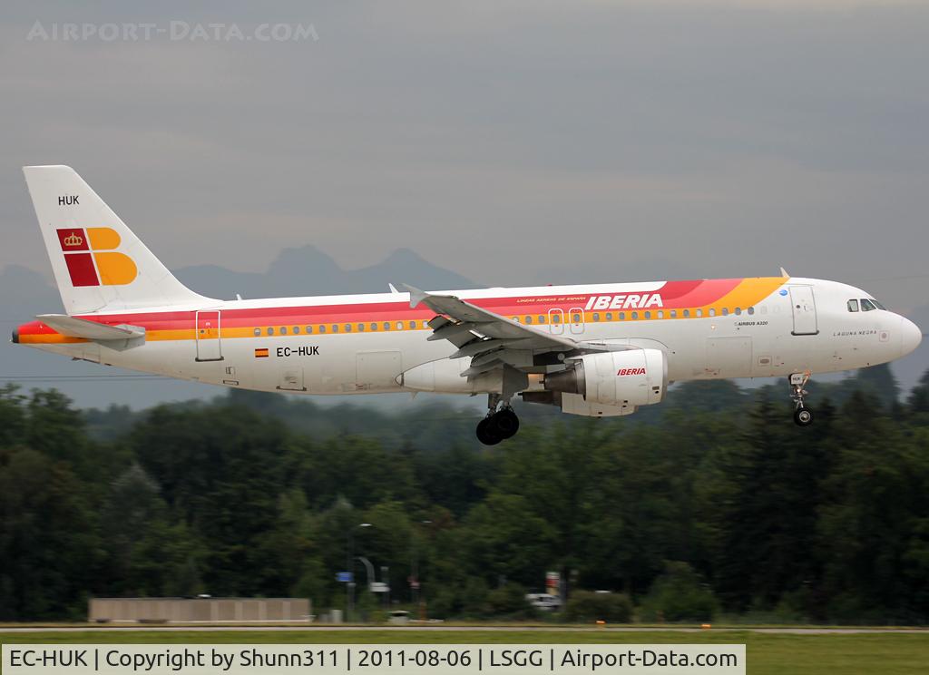 EC-HUK, 2000 Airbus A320-214 C/N 1318, Landing rwy 23