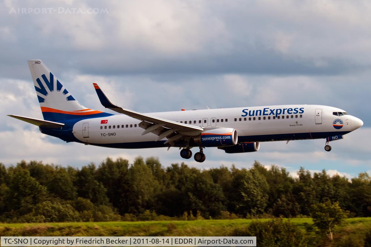 TC-SNO, 2010 Boeing 737-8HC C/N 40776, on final RW27