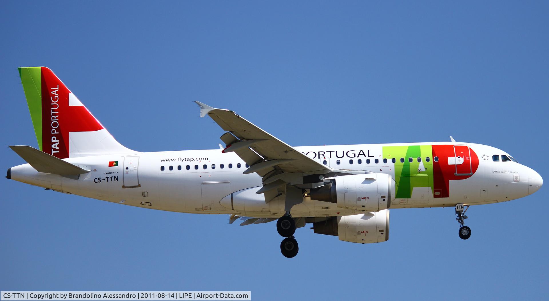 CS-TTN, 1999 Airbus A319-111 C/N 1120, takin'off from
Bologna G.Marconi Airport