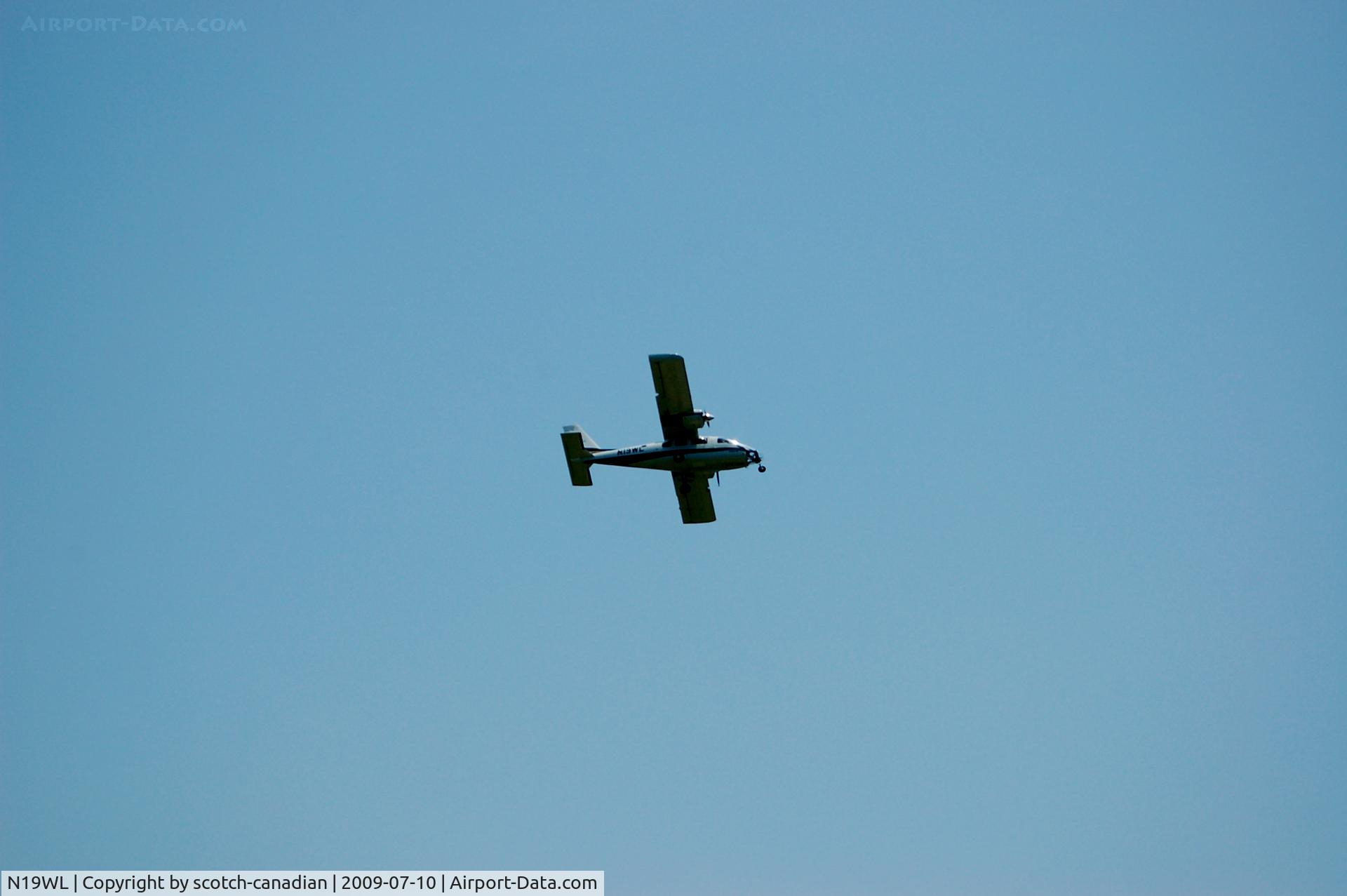 N19WL, 2004 Vulcanair P-68 Observer 2 C/N 425-25/OB2, 2004 Vulcanair P68 Observer 2, N19WL over Fort Moultrie National Monument, Sulivan's Island, SC