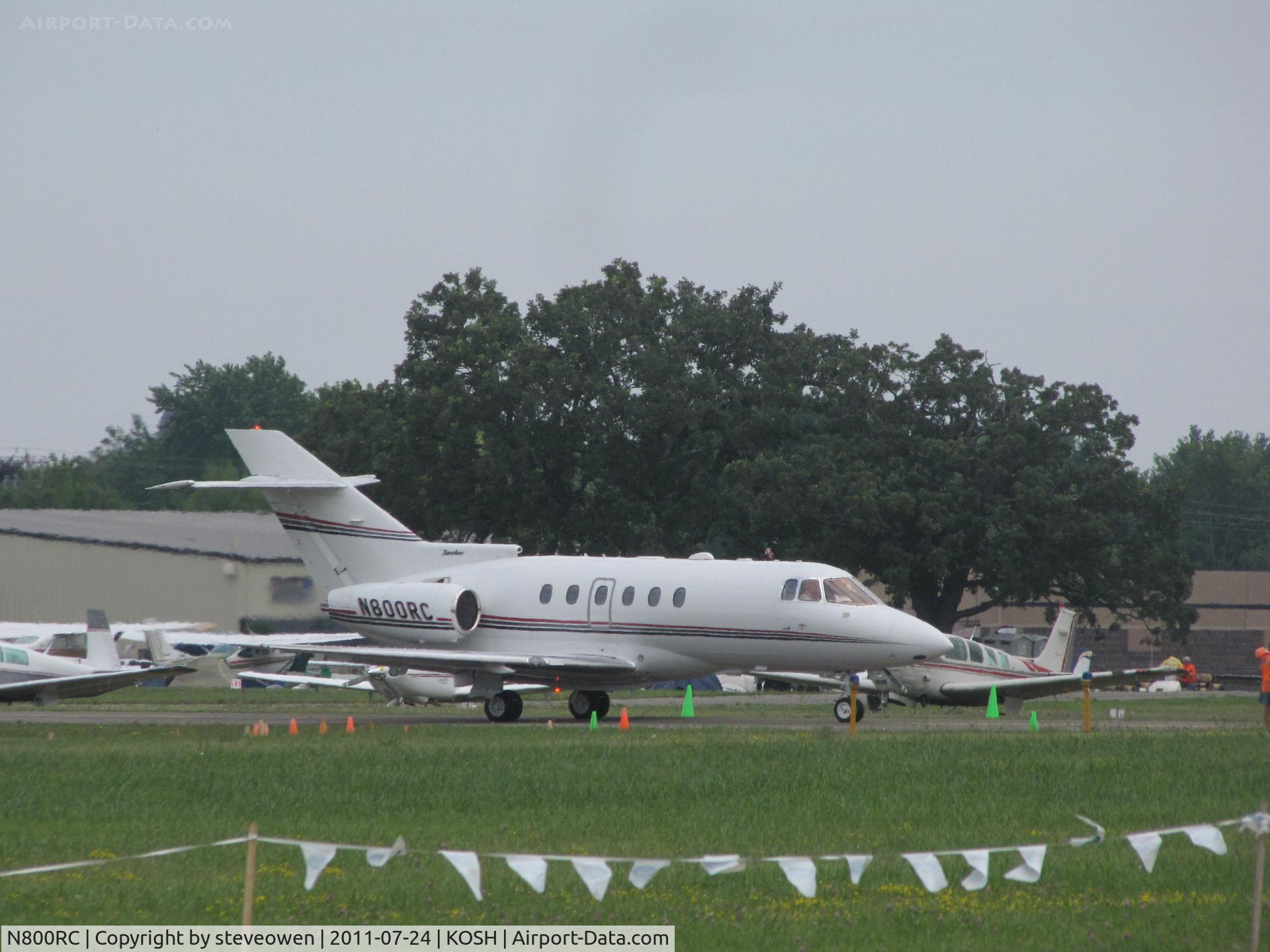 N800RC, 2004 Raytheon Hawker 800XP C/N 258660, Taxing @ KOSH  EAA2011