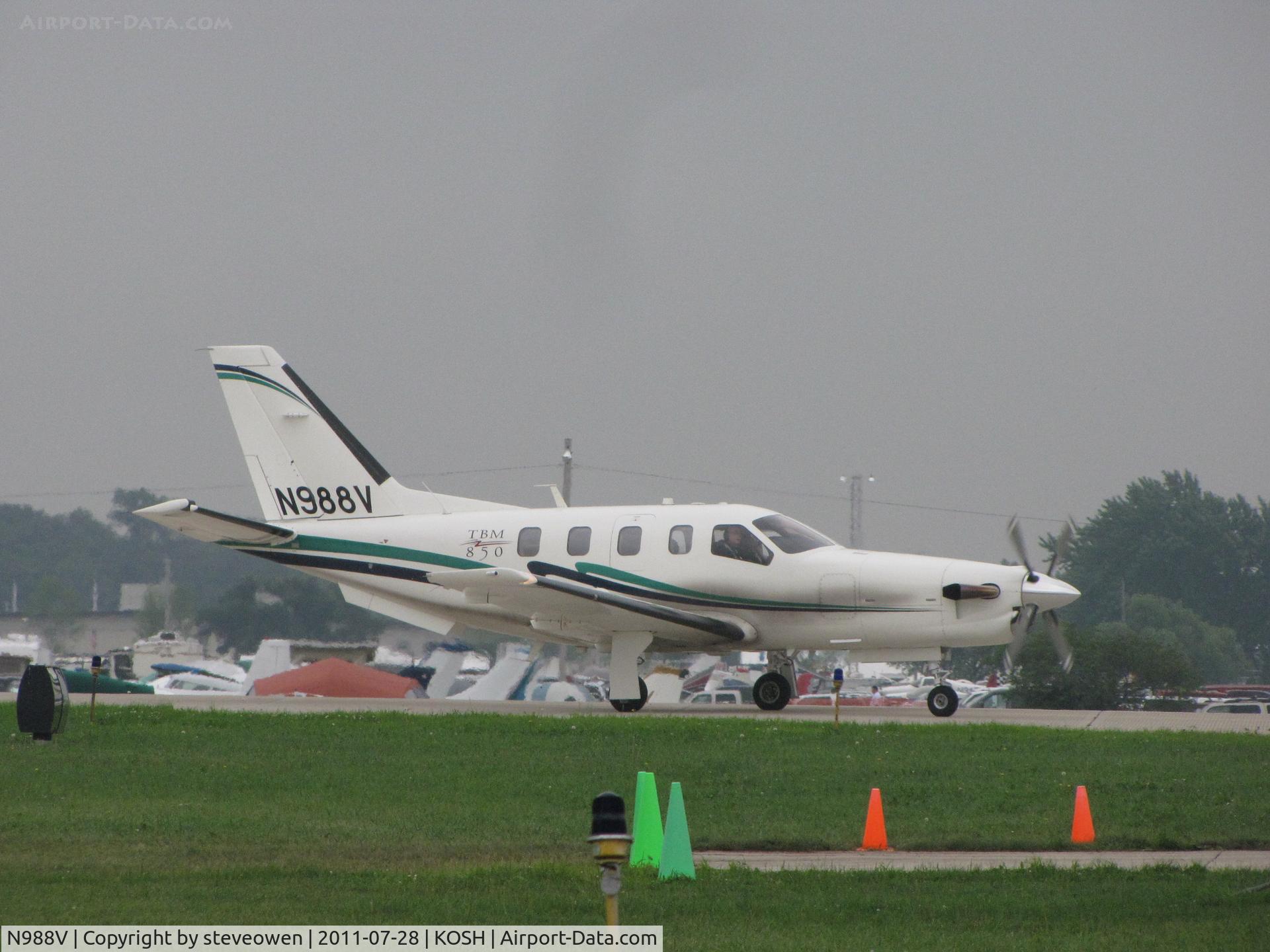 N988V, 2007 Socata TBM-700 C/N 429, landing Rwy 09 EAA 2011