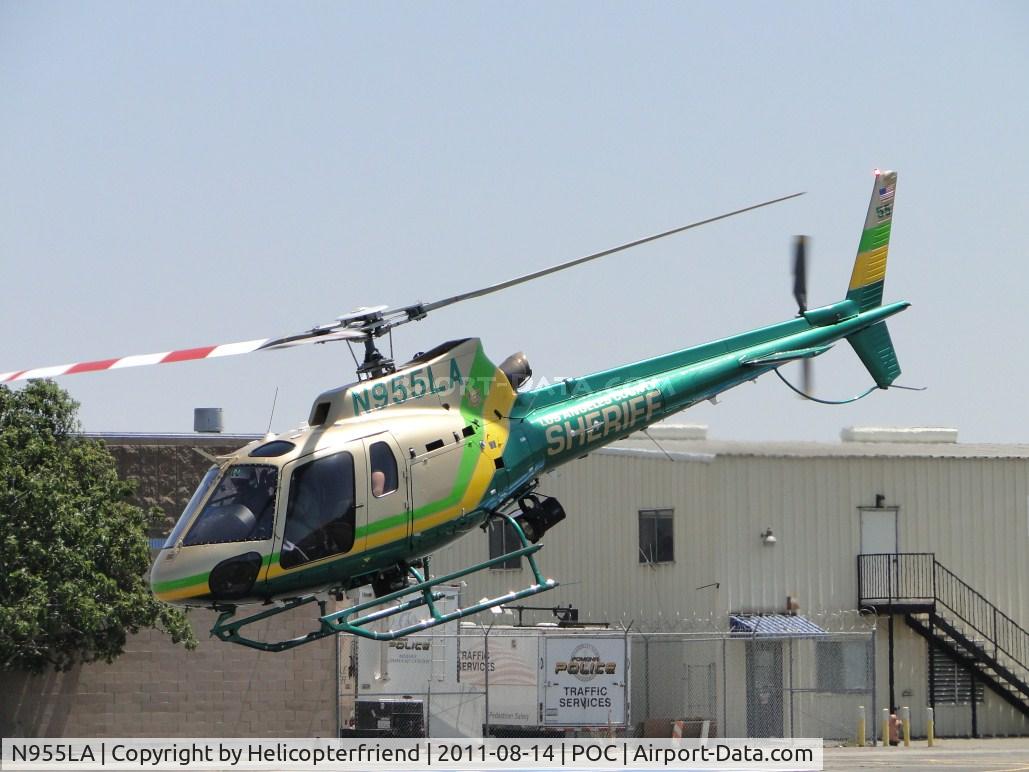 N955LA, Eurocopter AS-350B-2 Ecureuil Ecureuil C/N 7018, Departing LA CO Air Ops helipad going on patrol
