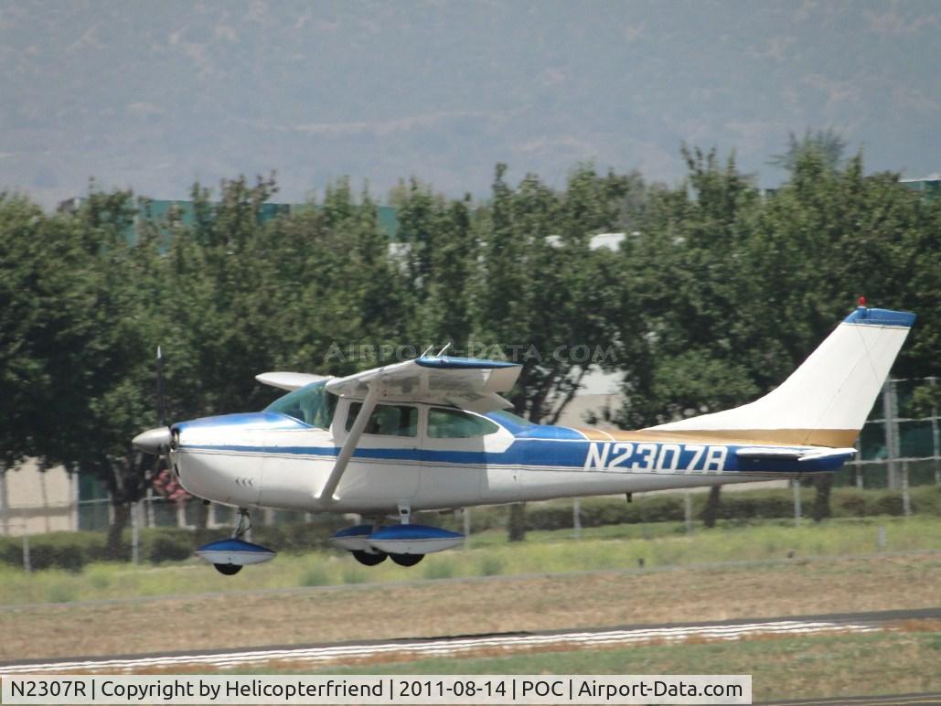 N2307R, 1964 Cessna 182G Skylane C/N 18255407, Landing on runway 26L