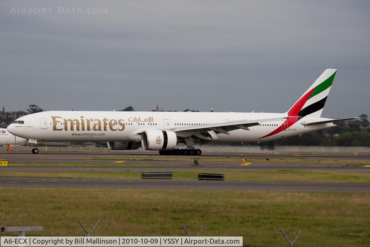 A6-ECX, 2009 Boeing 777-31H/ER C/N 38982, down onto 16R ,from DBX