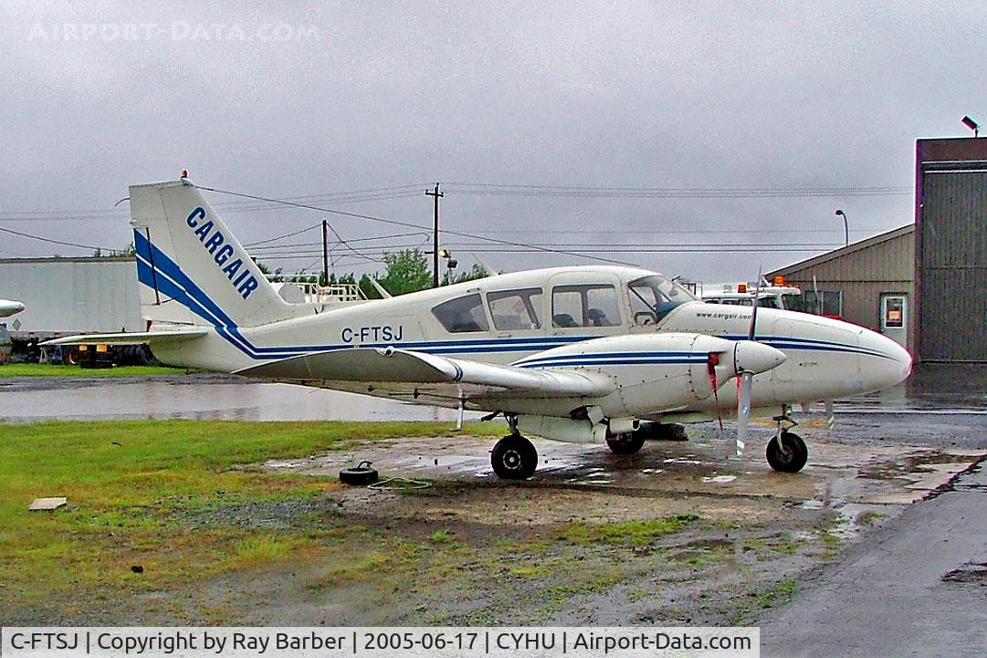 C-FTSJ, 1969 Piper PA-23-250 Aztec D C/N 27-4387, Piper PA-23-250 Aztec D [27-4387] St.Hubert~C 17/06/2005.