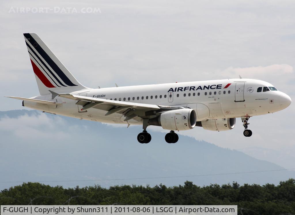 F-GUGH, 2004 Airbus A318-111 C/N 2344, Landing rwy 23