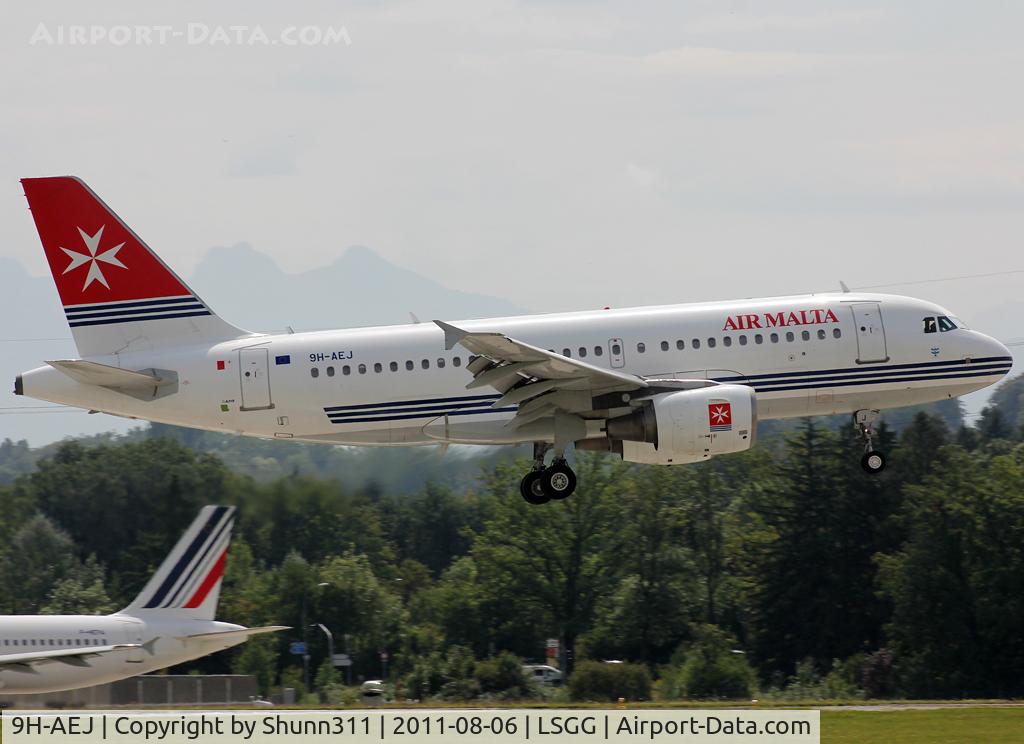 9H-AEJ, 2004 Airbus A319-112 C/N 2186, Landing rwy 23