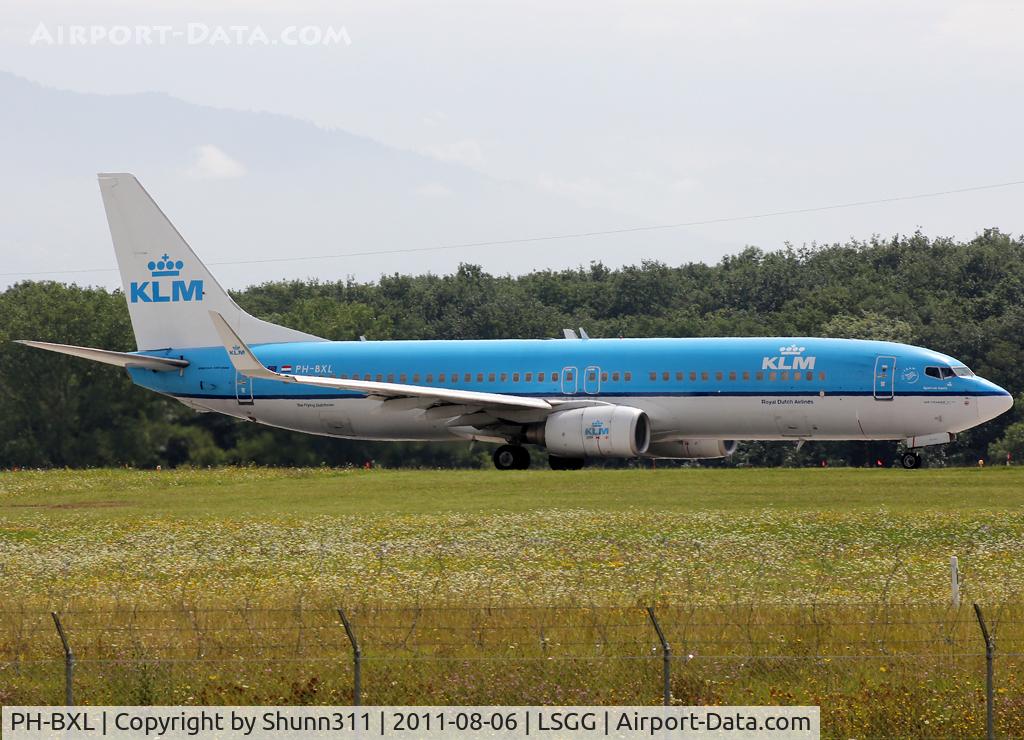 PH-BXL, 2000 Boeing 737-8K2 C/N 30359, Ready for take off rwy 23