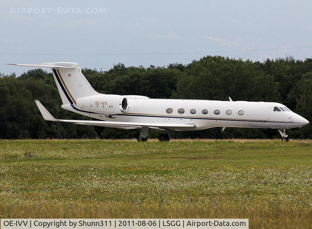 OE-IVV, Gulfstream Aerospace G-V C/N 5054, Ready for take off rwy 23